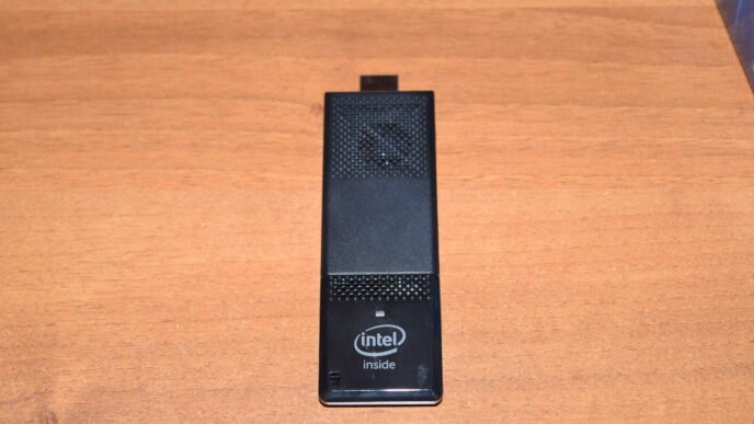 intel compute stick 2016 recensione fronte