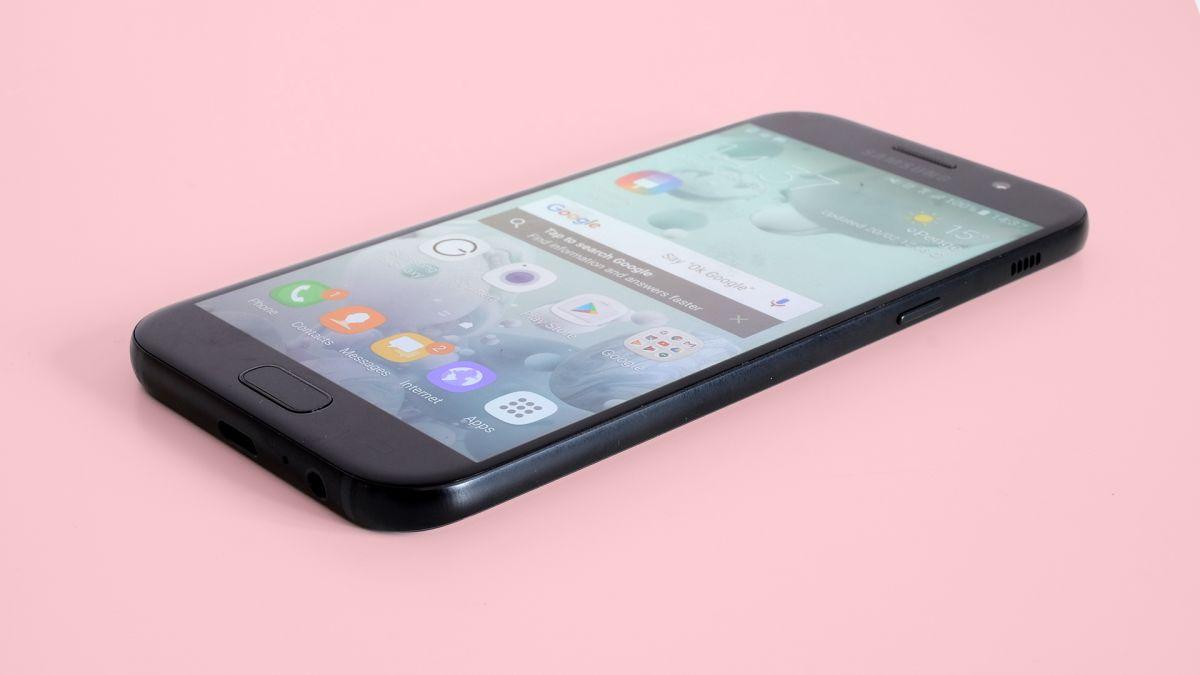 Il Samsung Galaxy A5 è uno degli ultimi smartphone Android della fascia media. Come si comporta nella vita di tutti i giorni? Scopriamolo in questa recensione!