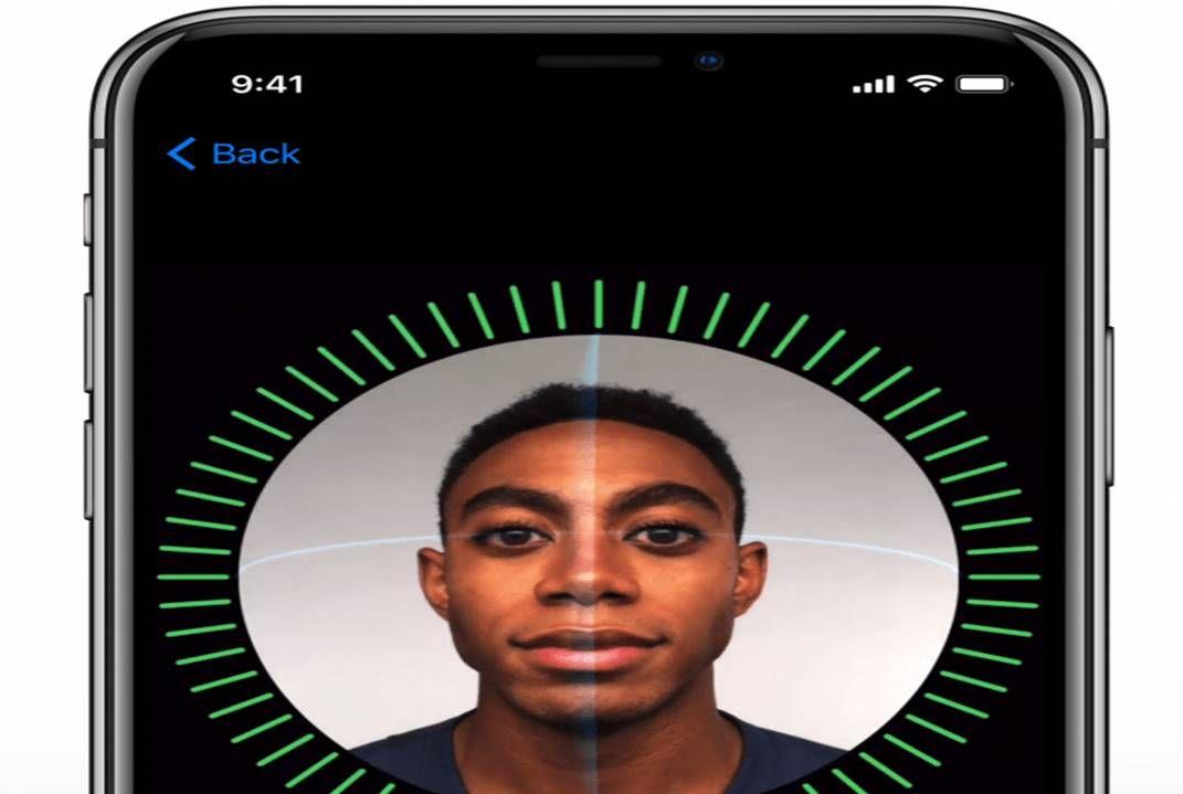 iPhone X Face ID riconoscimento facciale addio password