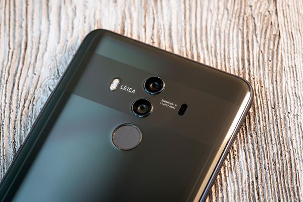 Doppia fotocamera e design di Huawei Mate 10