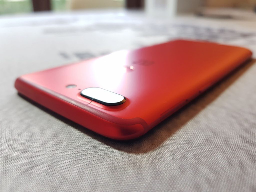 Doppia fotocamera di OnePlus 5T Lava Red