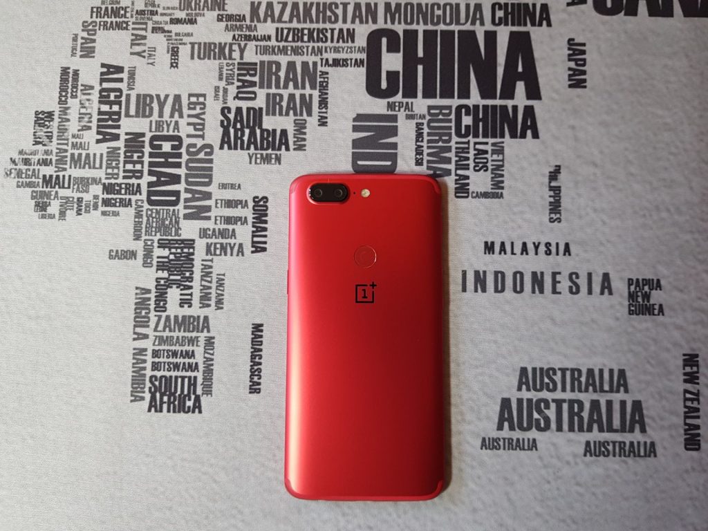 Recensione OnePlus 5T Lava Red retro