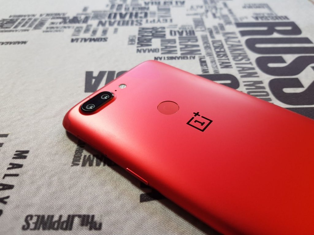 Recensione OnePlus 5T Lava Red retro 2