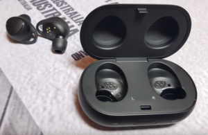 recensione samsung icon x 2018 - astuccio di ricarica