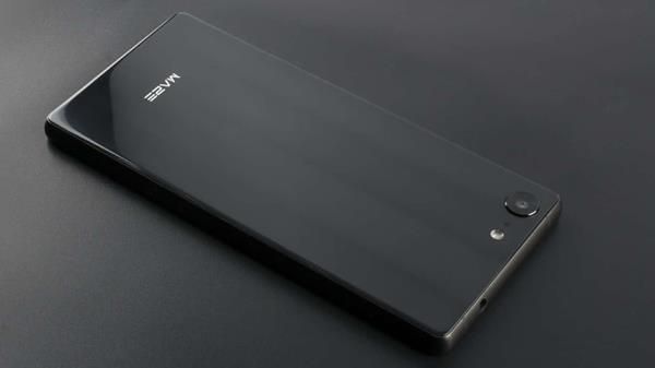 Recensione Maze Alpha X: vetro posteriore Recensione Maze Alpha X: vetro posteriore