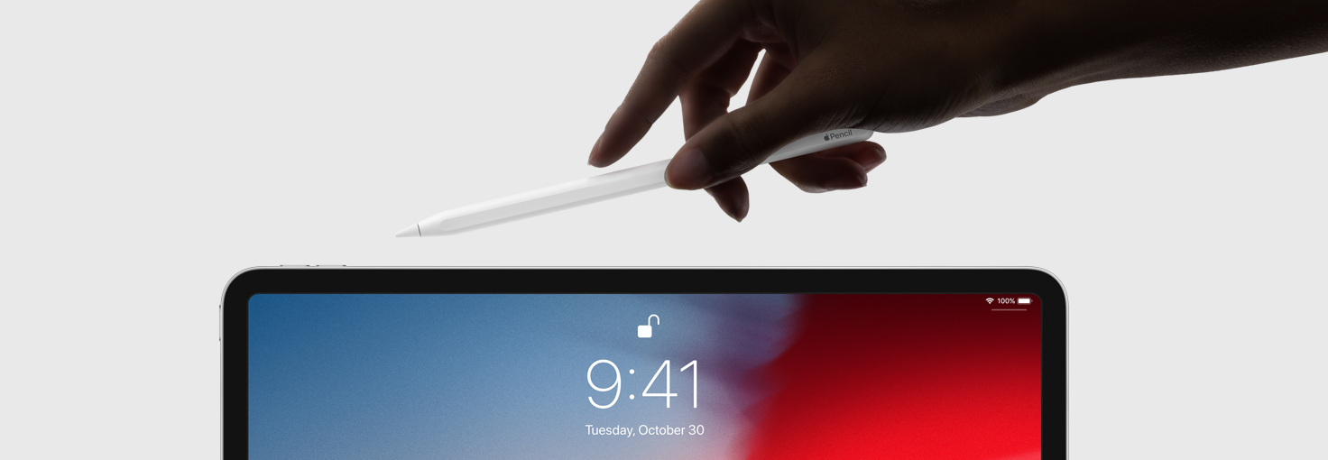 Un'Apple Pencil si trova vicino a un iPad