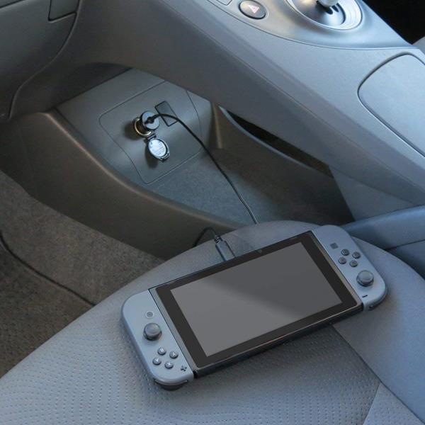 Migliori accessori Nintendo Switch: Caricabatterie per auto