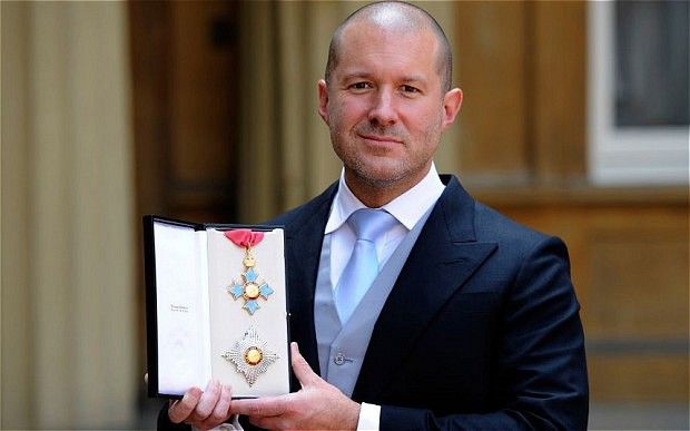 sir JONATHAN IVE nominato baronetto