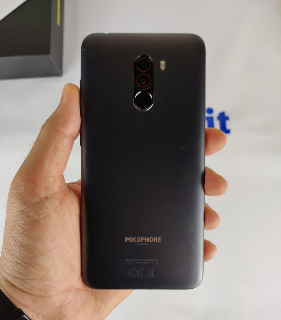 Recensione Pocophone F1 - retro 2