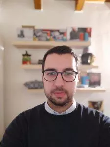 Recensione Pocophone F1 - selfie con bookeh frontale