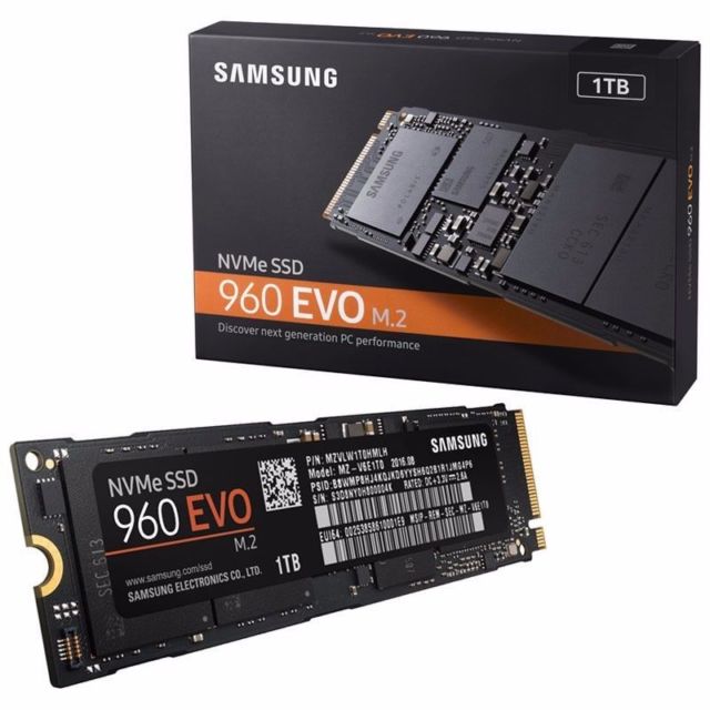 La foto di Samsung 960 EVO e della sua confezione