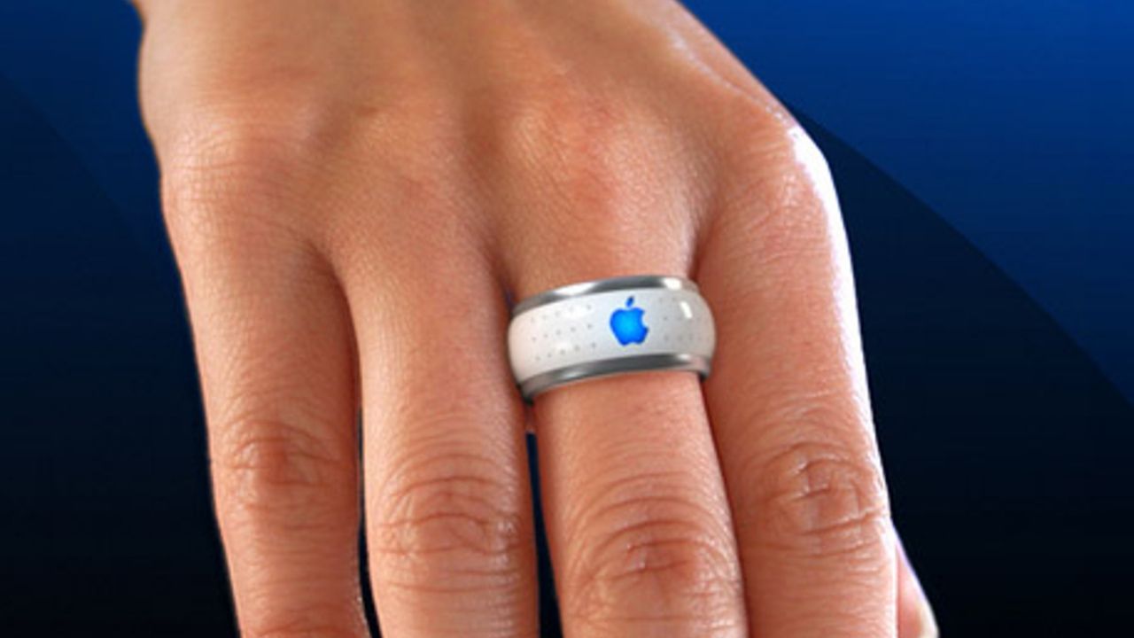 Кольцо от Apple. Мерила кольцо. Умные кольца от Apple. Молодые меряют кольца. Apple ring