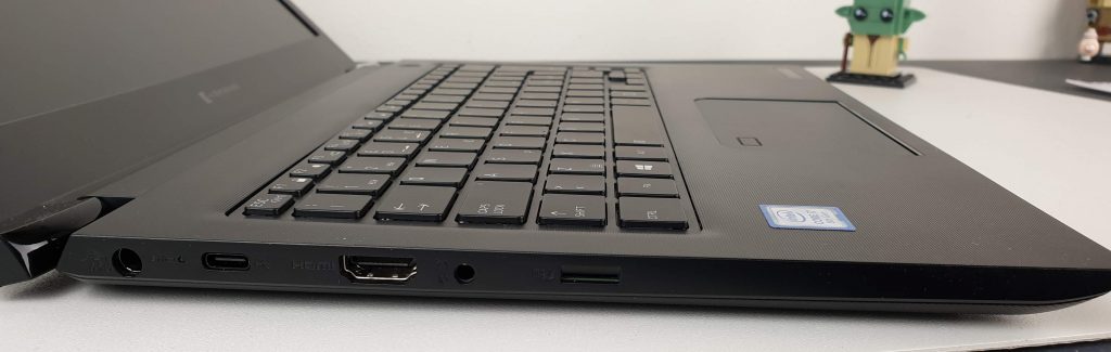 Dynabook Portege A30-E-150 lato sinistro