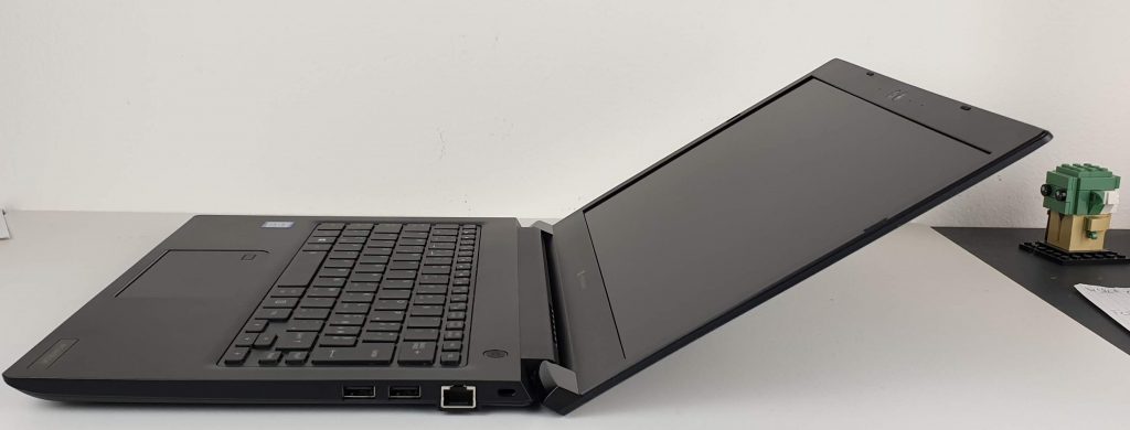 Dynabook Portege A30-E-150 massima apertura cerniere