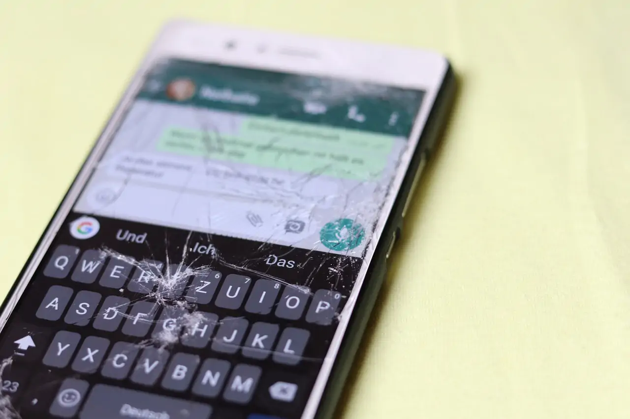 smartphone schermo rotto