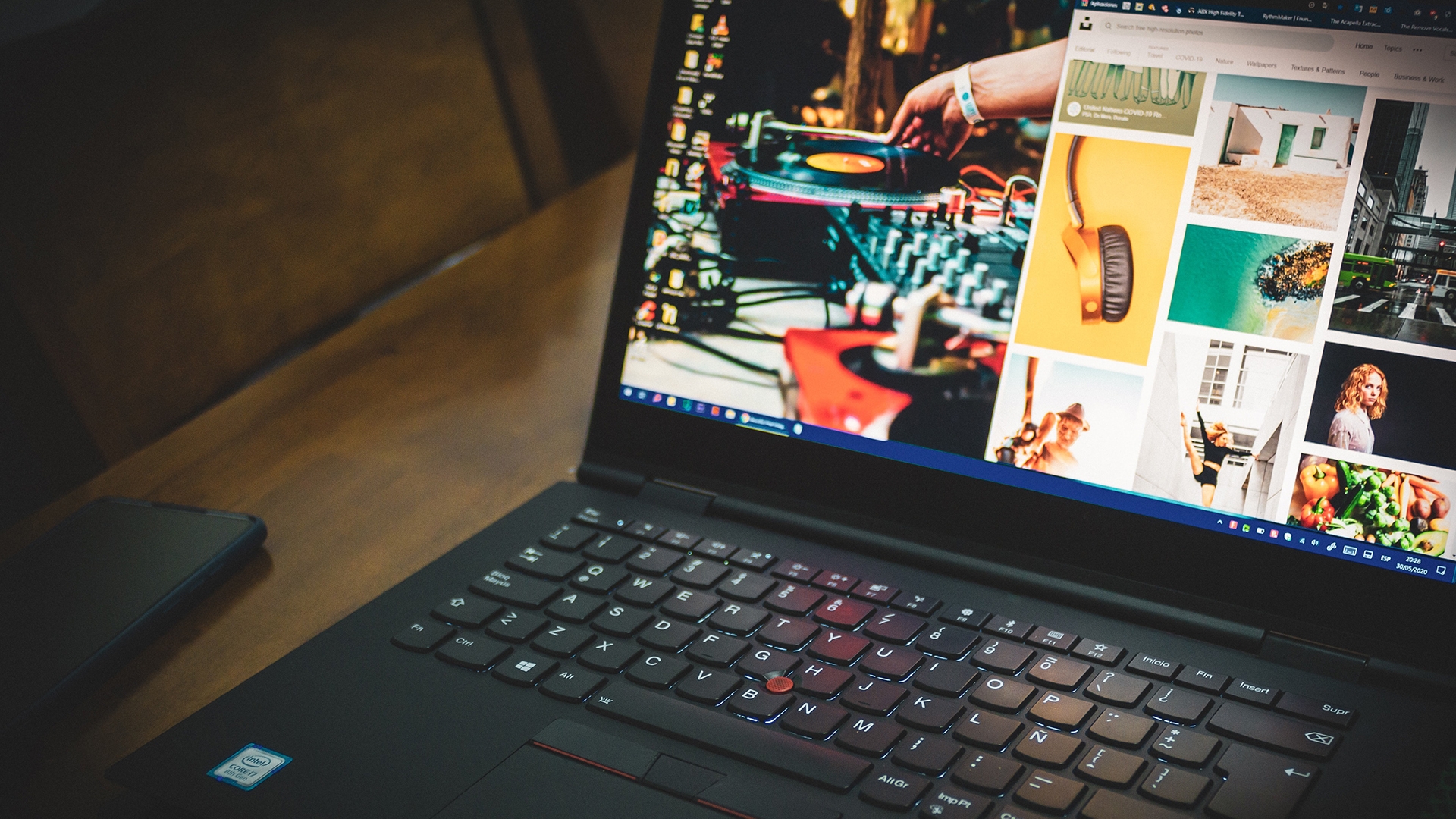 Un laptop su cui gira Windows 10