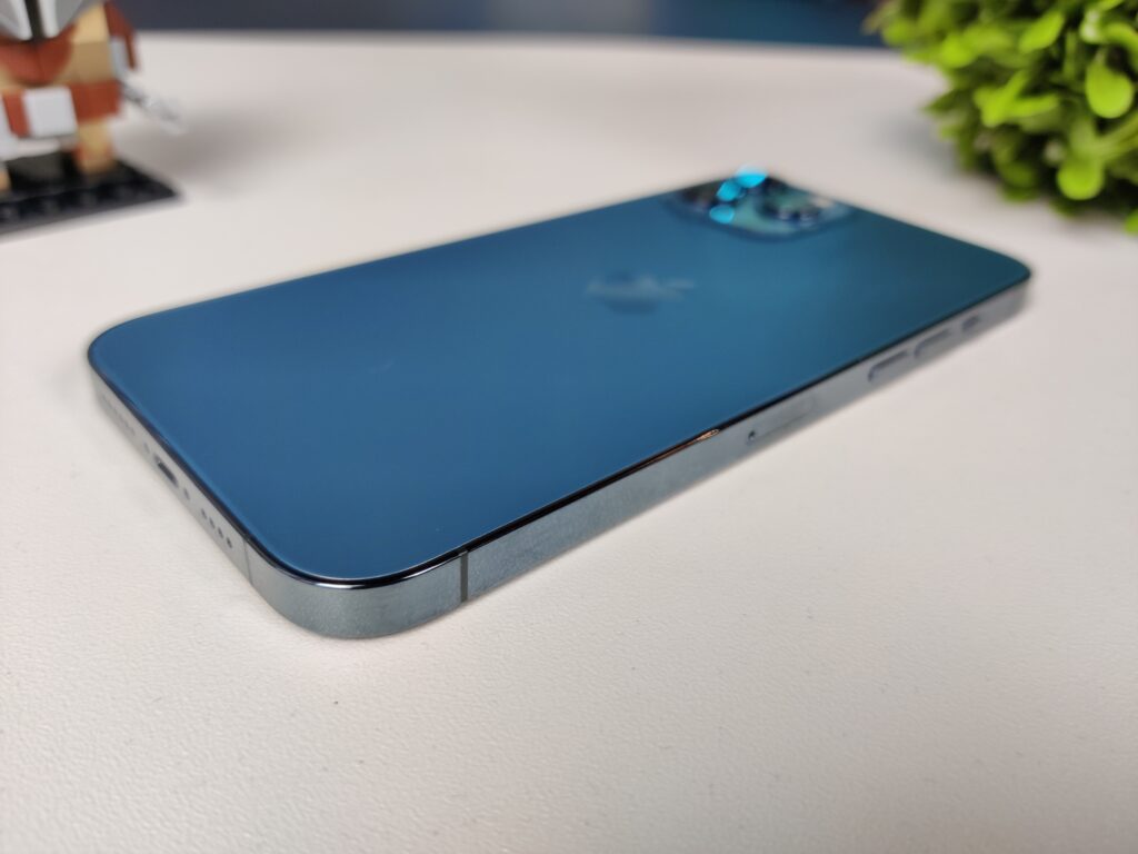 recensione iphone 12 pro max - qualità costruttiva