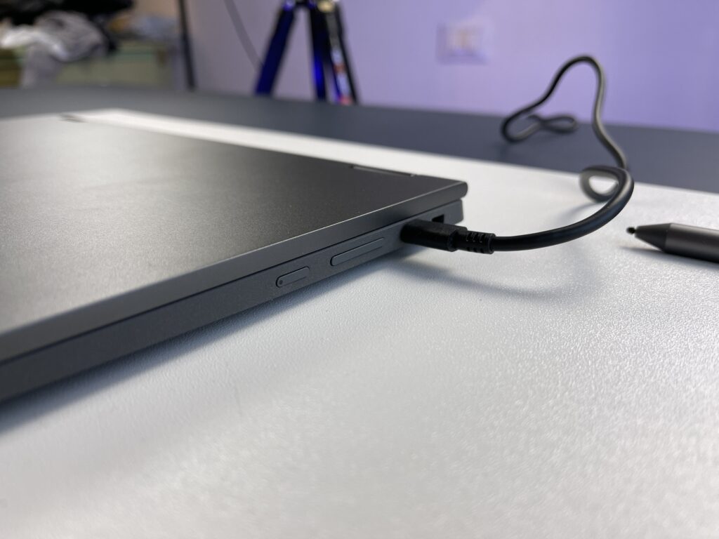 Il caricatore utilizza lo standard USB-C