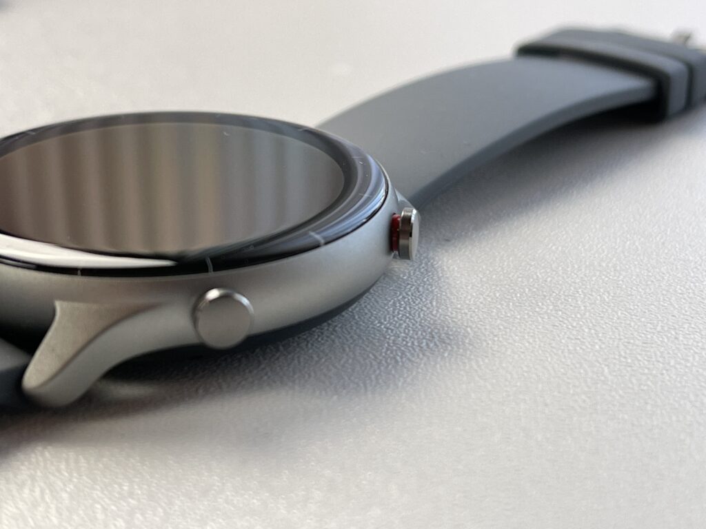 Amazfit GTR 2e - dettaglio tasto superiore