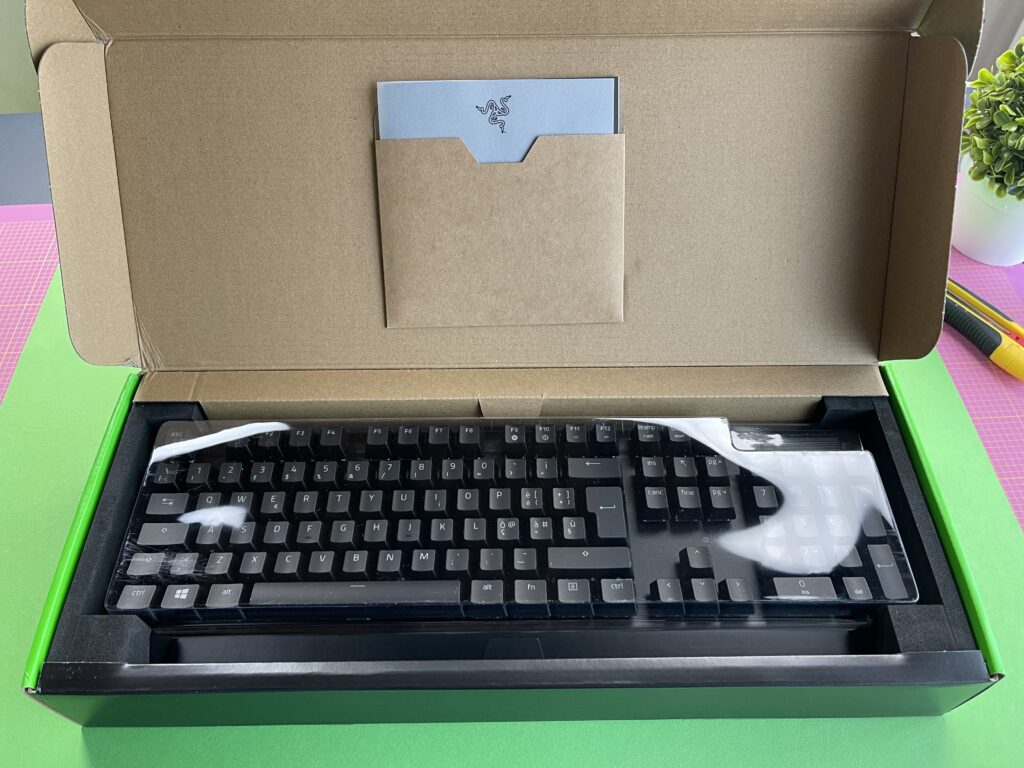 Recensione Razer Blackwidow V3 confezione aperta