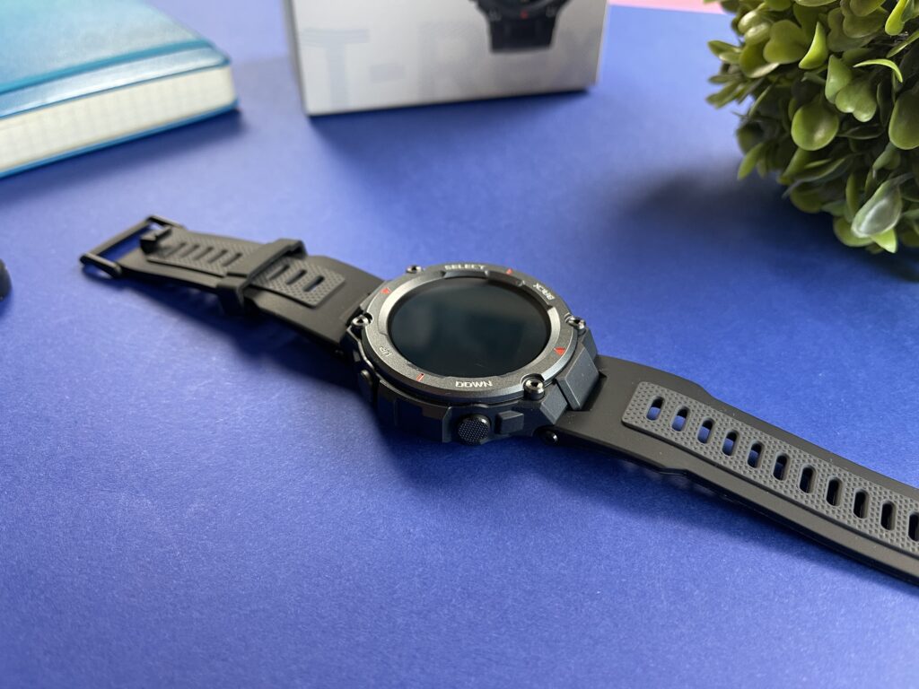 Recensione Amazfit T-Rex Pro corona in metallo Recensione Amazfit T-Rex Pro corona in metallo