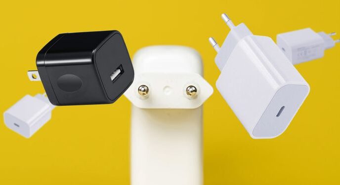 Smartphone venduti senza caricabatterie