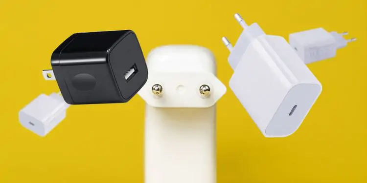 Smartphone venduti senza caricabatterie