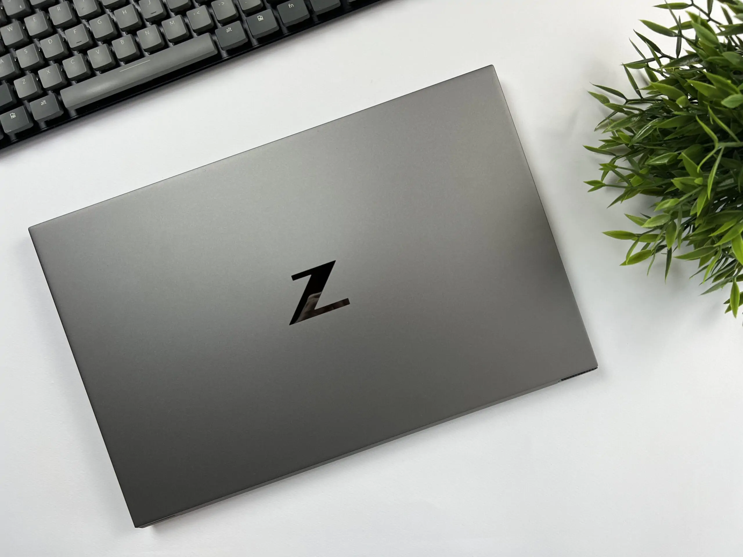 HP Zbook Studio G8 scocca