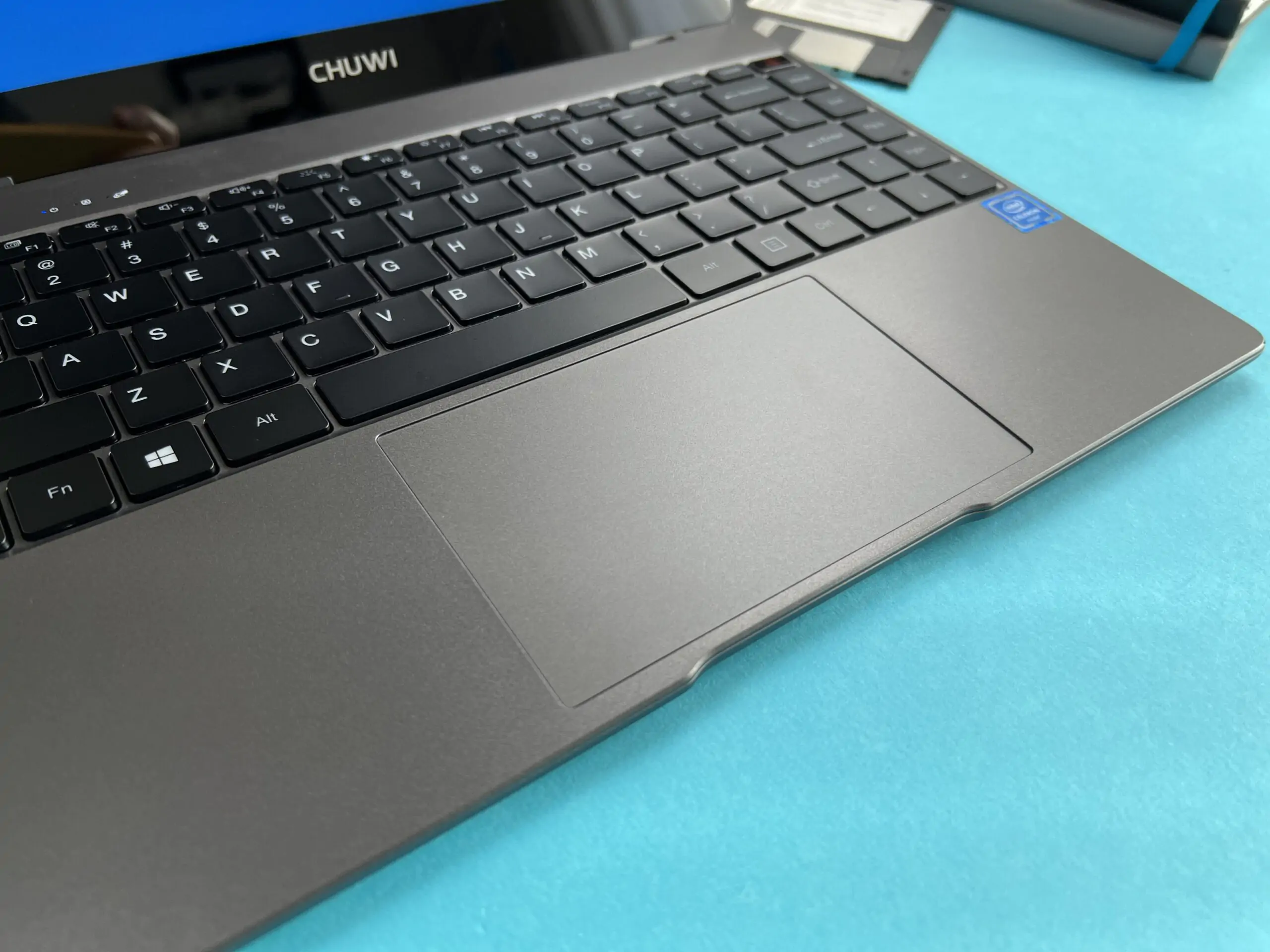 Chuwi LarkBook X con touchpad di grandi dimensioni