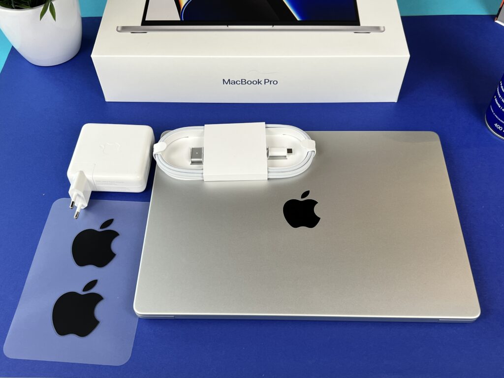 MacBook Pro 14 M1 Pro dotazione accessori