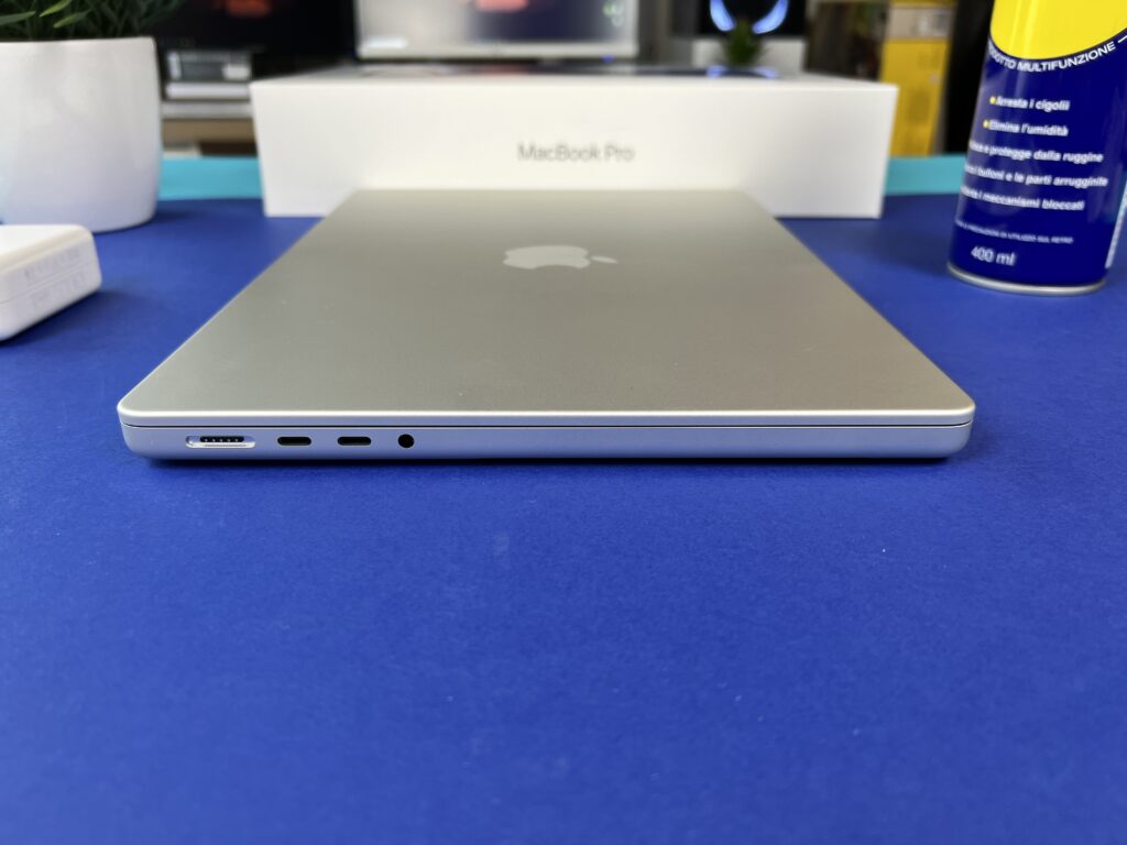 MacBook Pro 14 M1 Pro lato sinistro