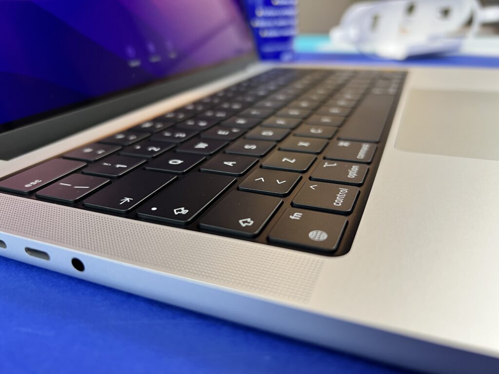 MacBook Pro 14 M1 Pro lato tastiera
