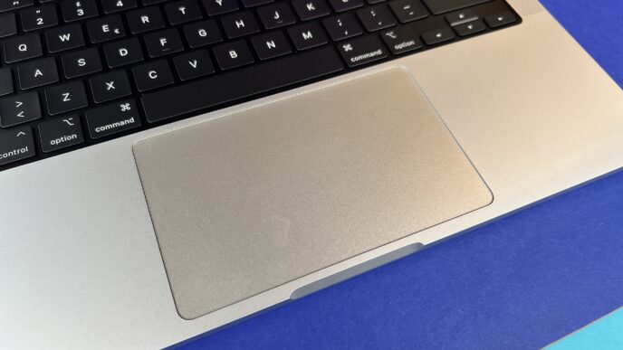 MacBook Pro 14 M1 Pro trackpad