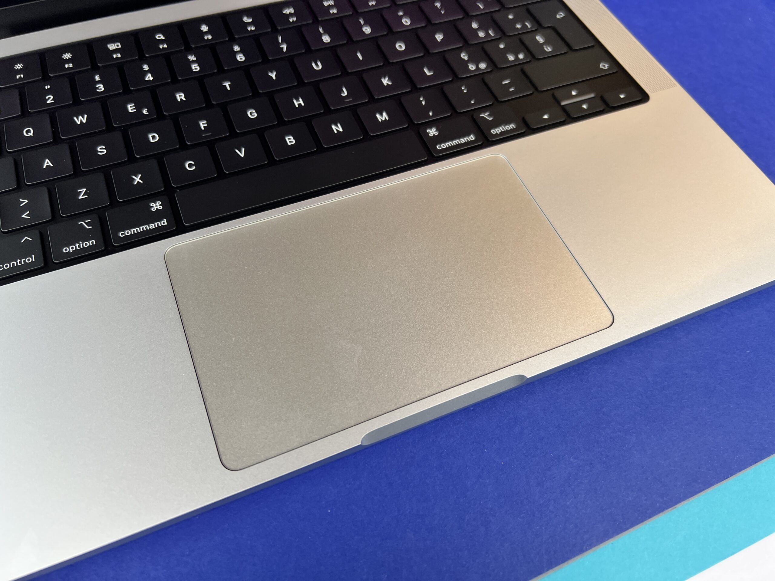 MacBook Pro 14 M1 Pro trackpad