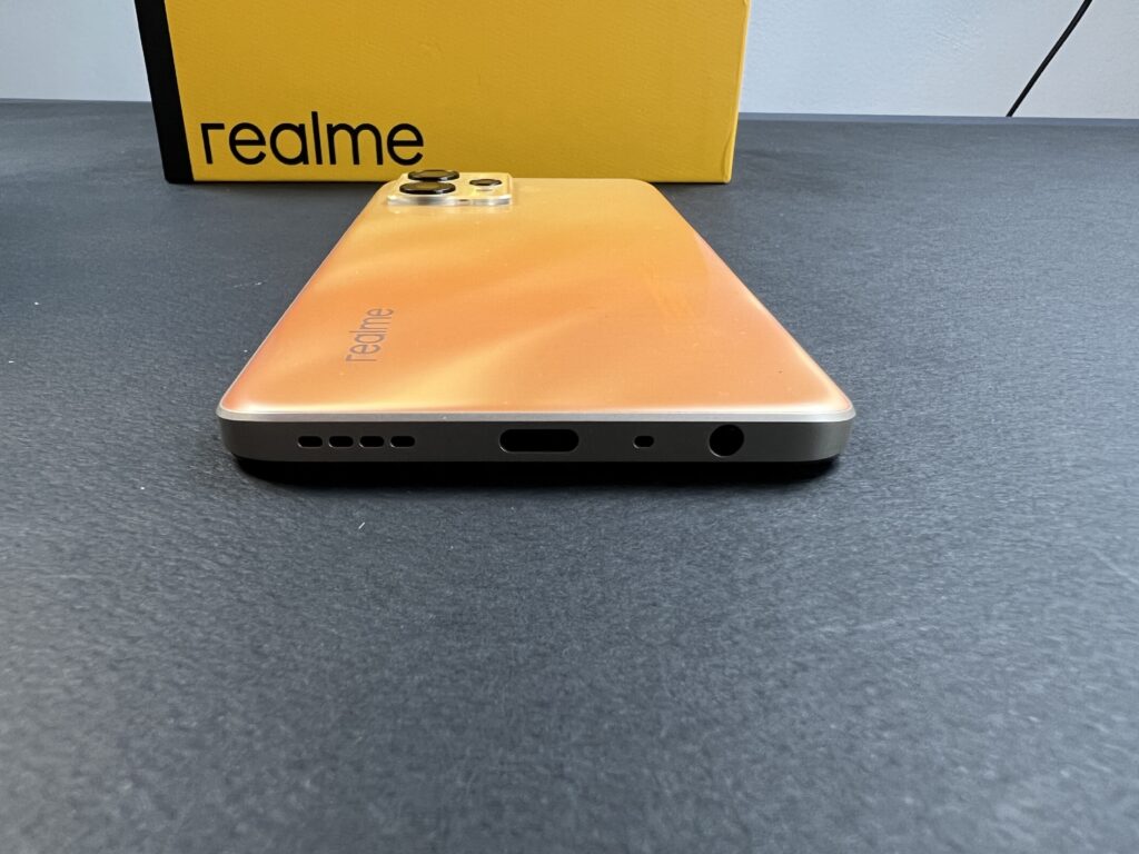 recensione realme 9 4g - lato inferiore e porte e speaker