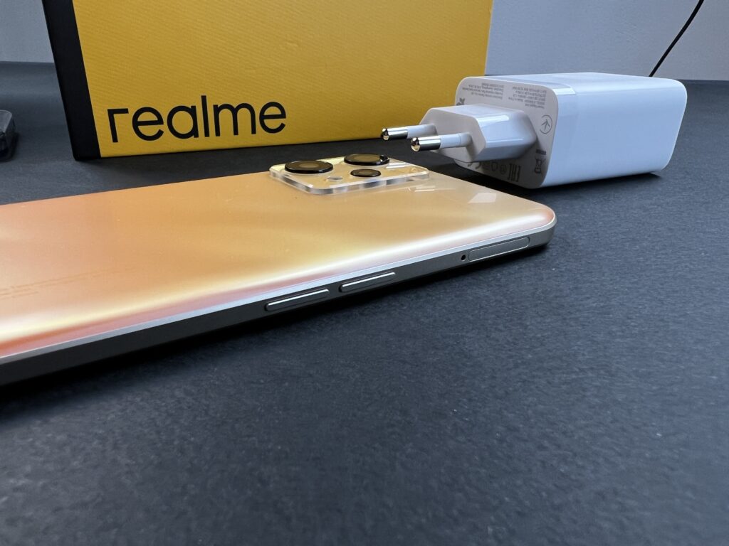 recensione realme 9 4g - lato sinistro