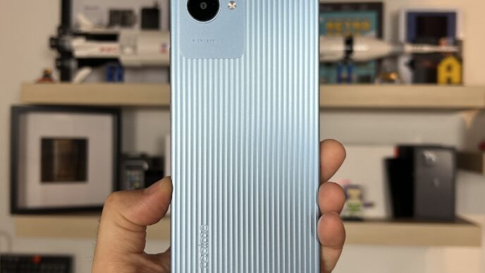 Recensione Realme C30 design cover
