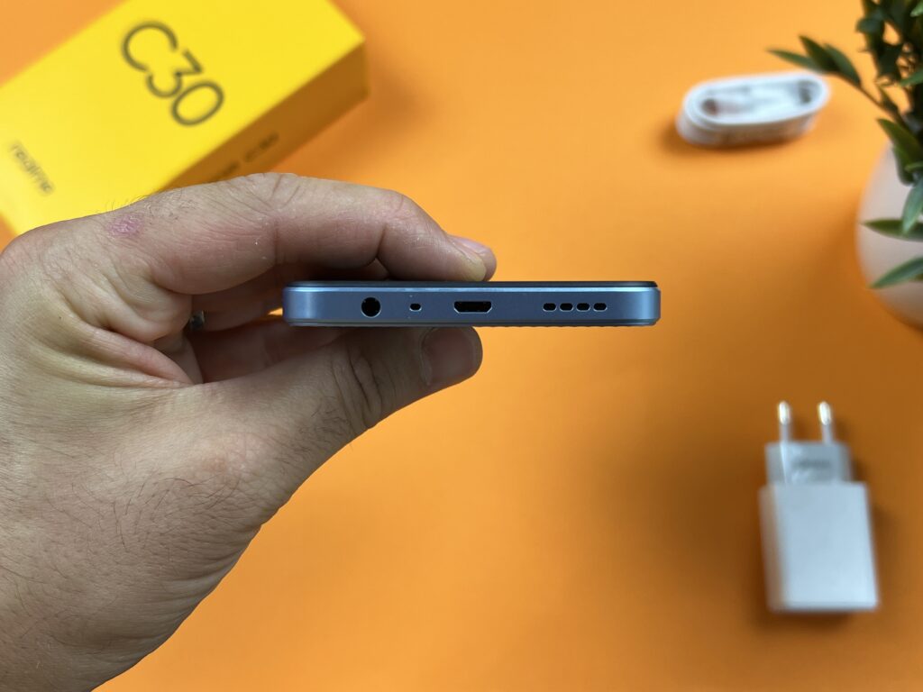 Recensione Realme C30 porte e jack audio Recensione Realme C30 porte e jack audio
