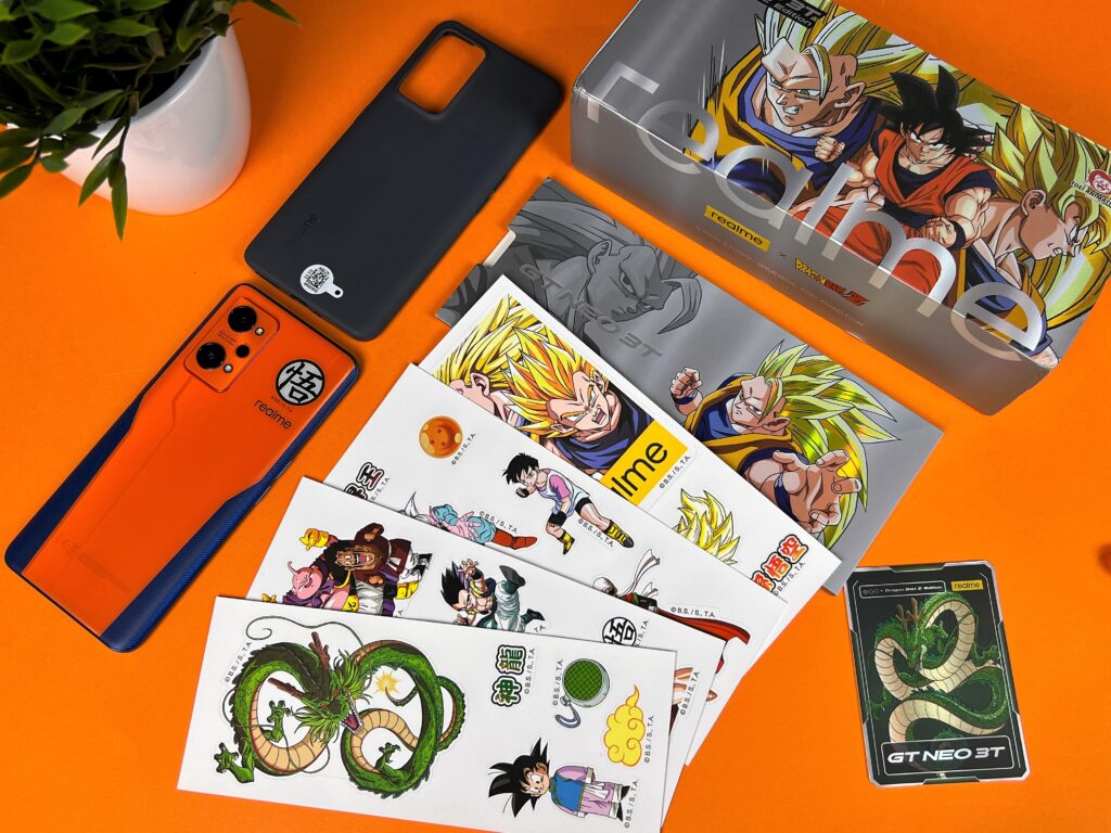 Recensione Realme GT NEO 3T Dragon Ball Z Edition contenuto confezione e gadget