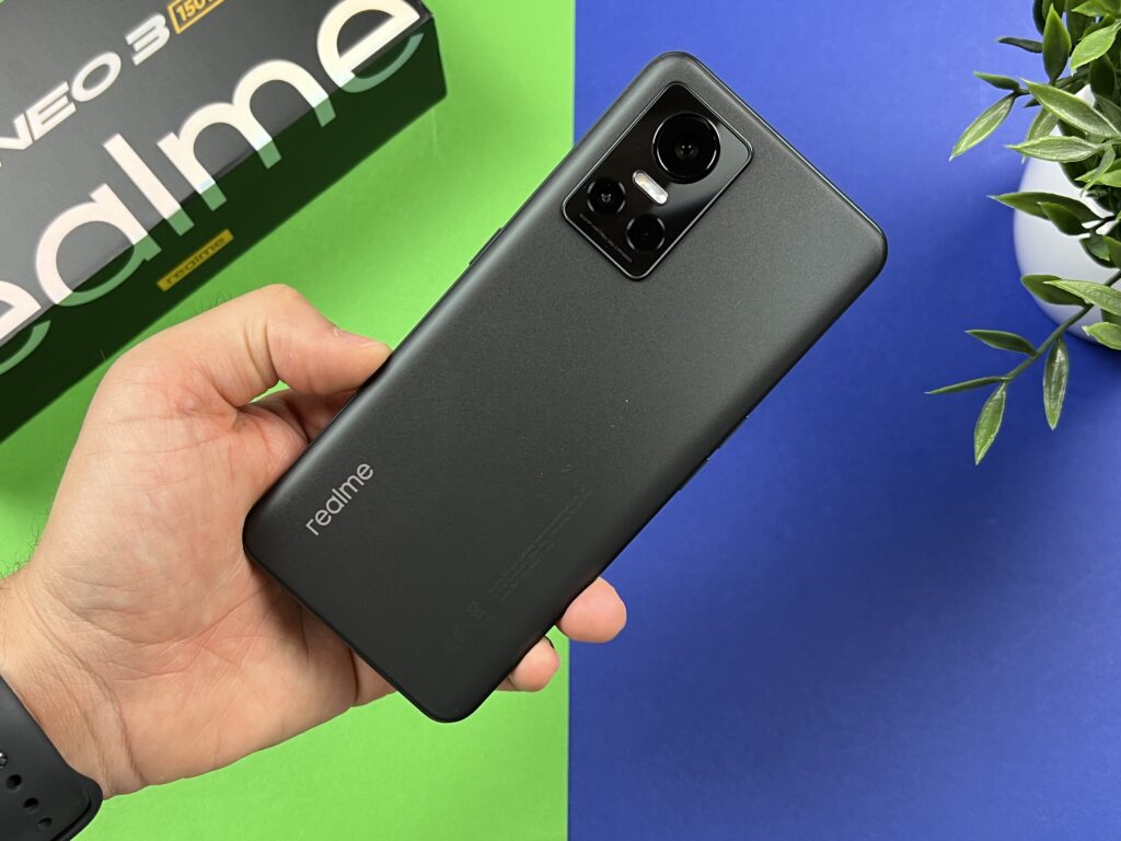 Recensione Realme GT Neo 3 150W retro