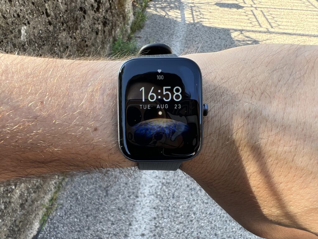 Recensione Amazfit Bip 3 Pro - display all'aperto