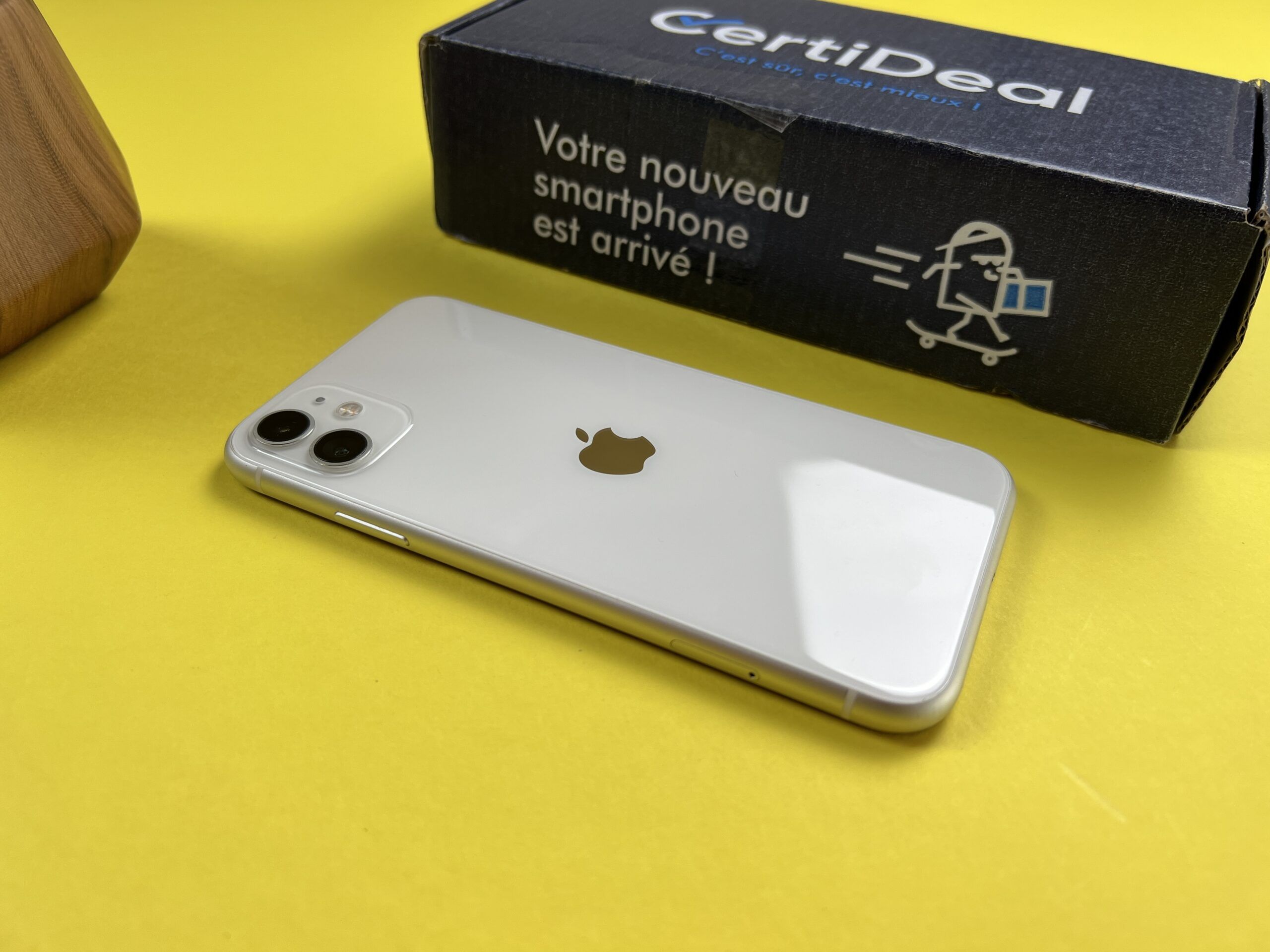 iPhone 11 nel 2022 - retro con doppia fotocamera