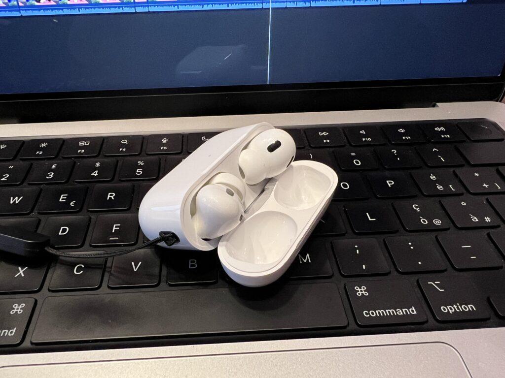 recensione airpods pro 2 - case su mac