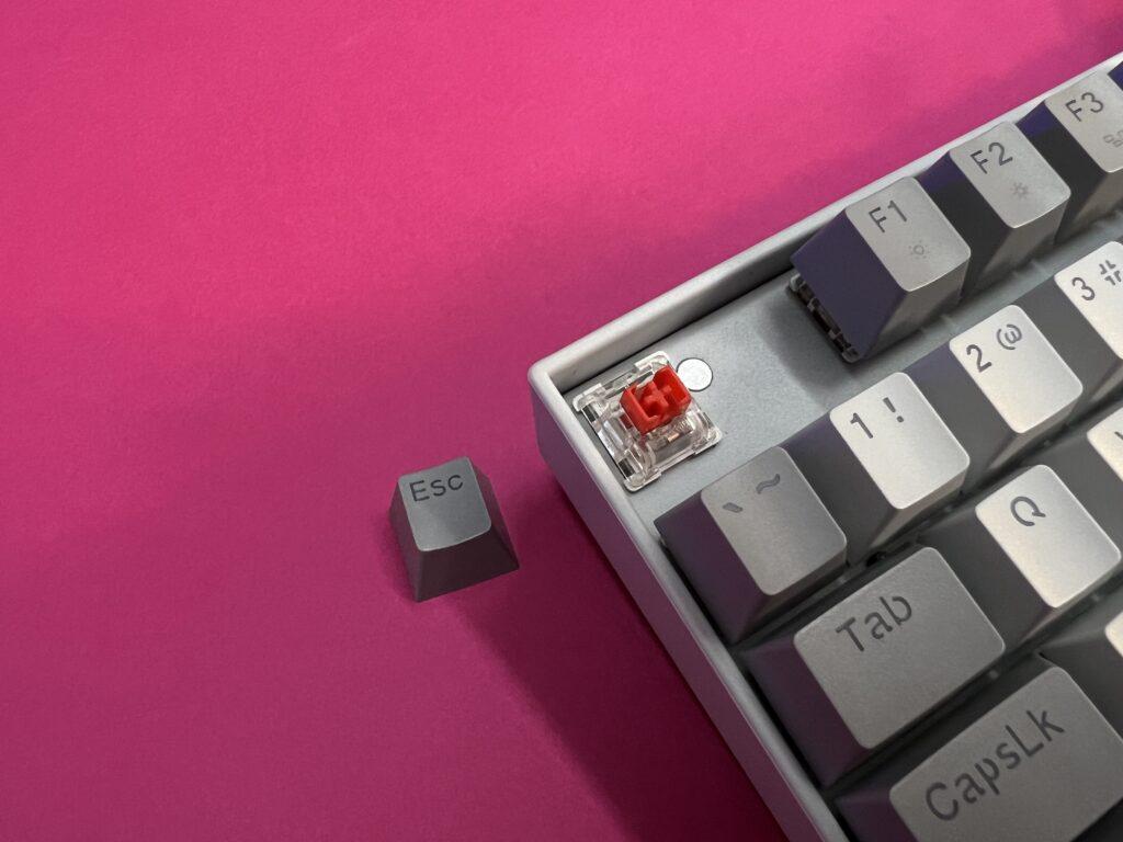 Kebohub EE01 tastiera meccanica - keycaps e switch hot swappable
