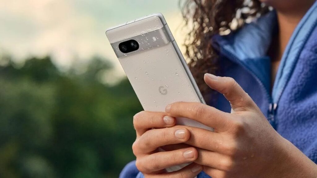 Google Pixel 7a e Samsung Galaxy A54 5G a confronto