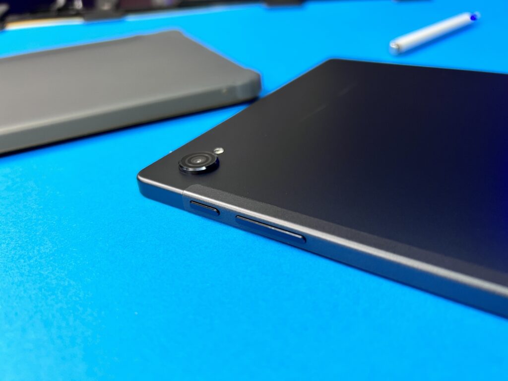 Blackview Tab 15 Pro - fotocamera e pulsanti fisici