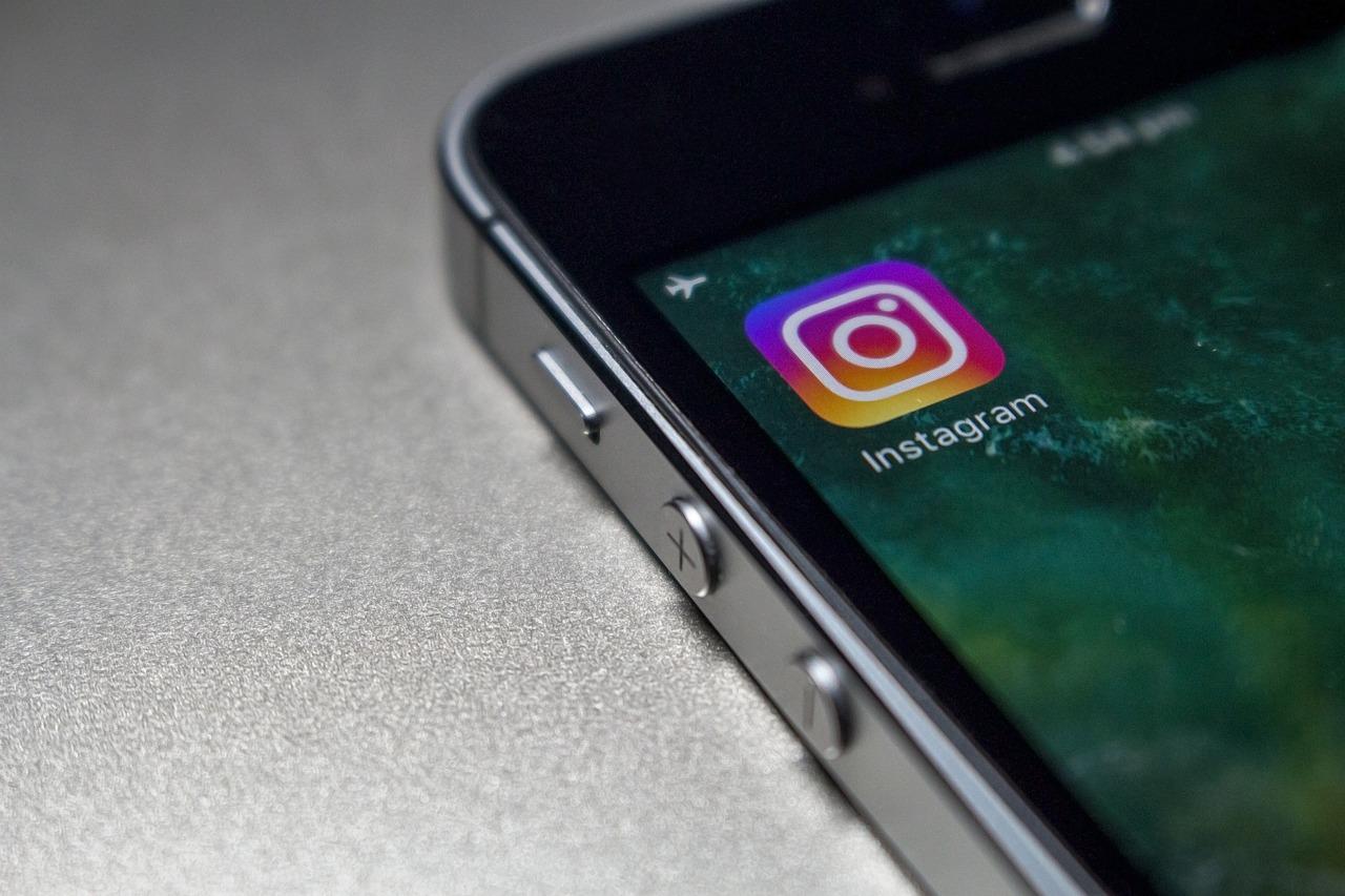 Logo instagram su smartphone