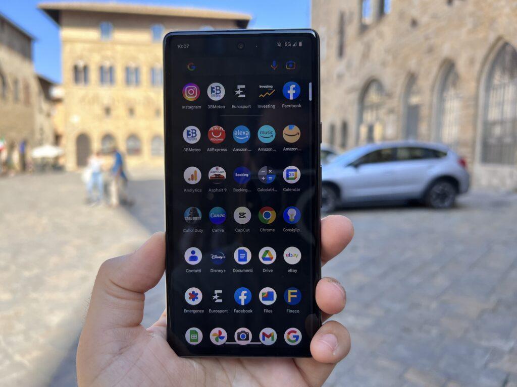 recensione pixel 7a- display all'aperto