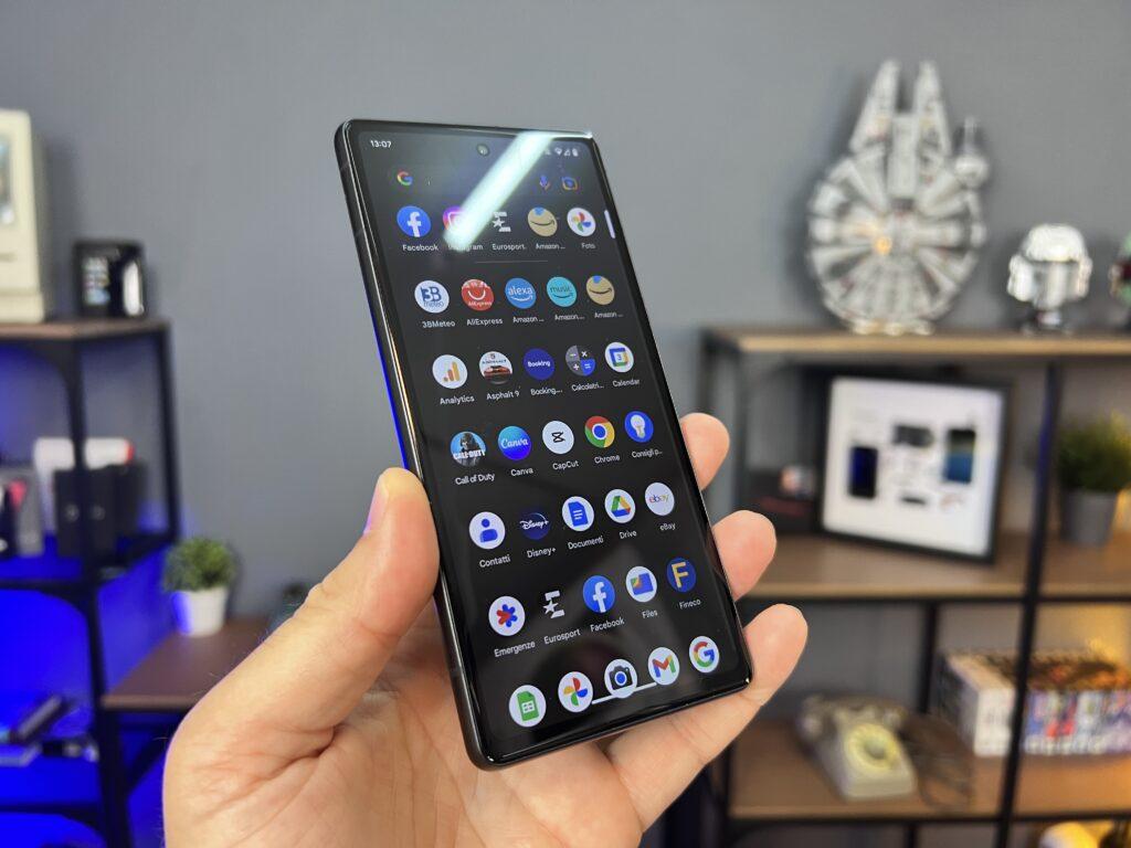 recensione pixel 7a- schermo