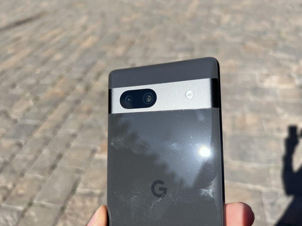 recensione pixel 7a- scocca in alluminio blocco fotografico